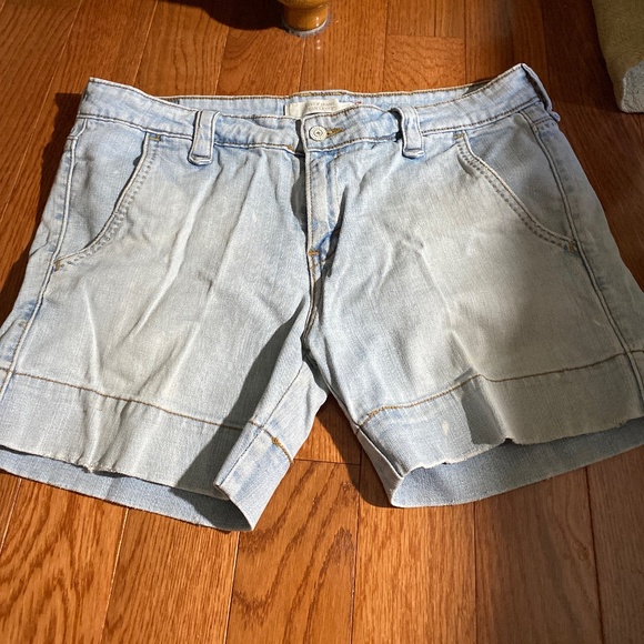 Levi’s light wash shorts - Picture 1 of 10